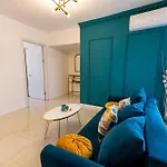 Bellevue Apartment *