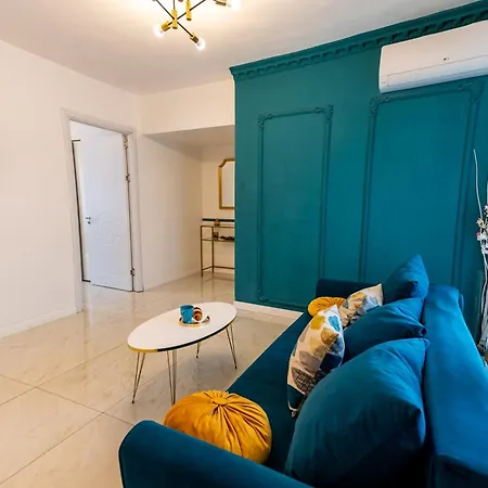 Bellevue Apartment *